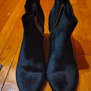 Like New! Bella Vita Booties Size 11